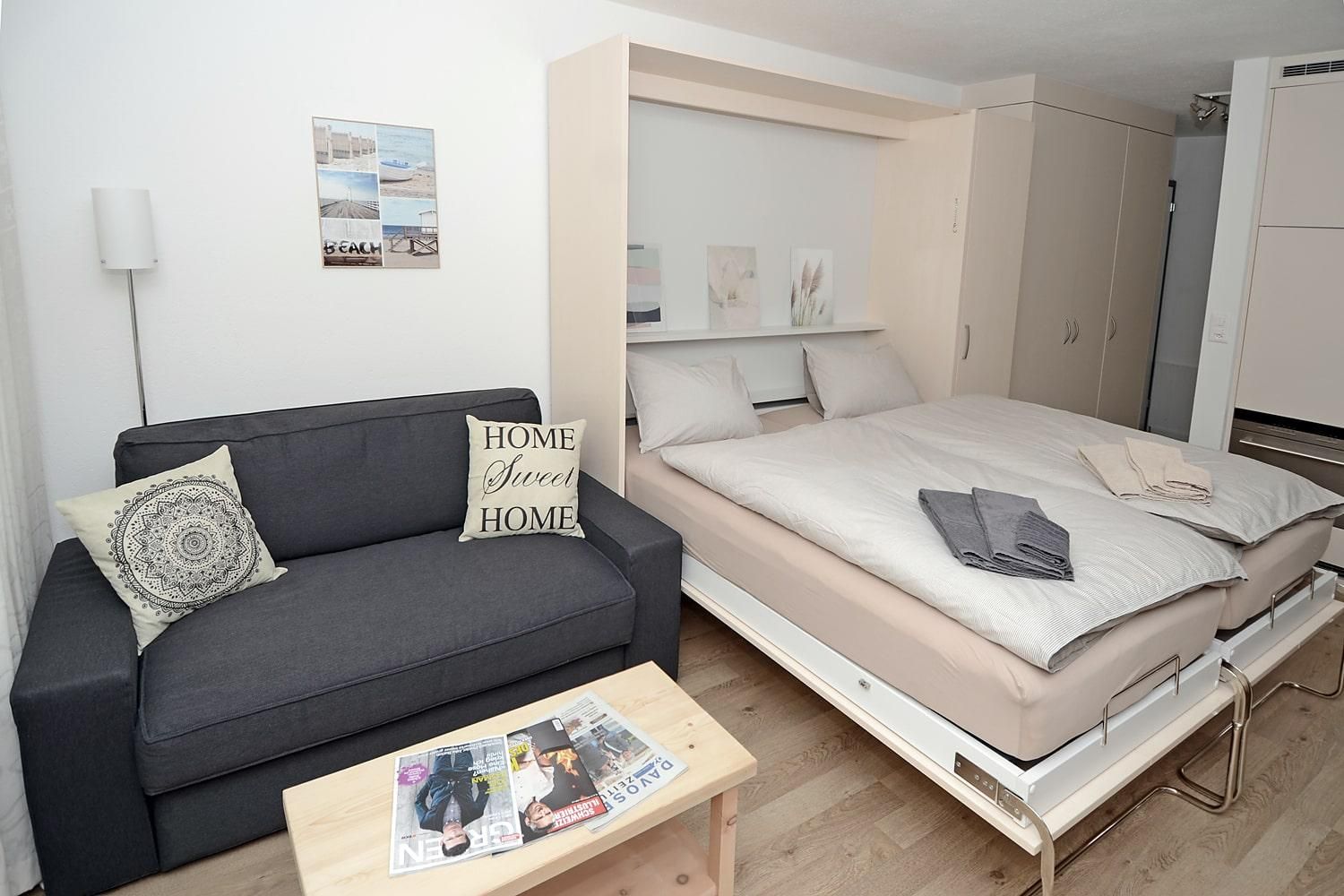 Sofa und Wandschrank-Doppelbett - Ferienwohnung Studio 25 - Haus Green - Davos Platz
