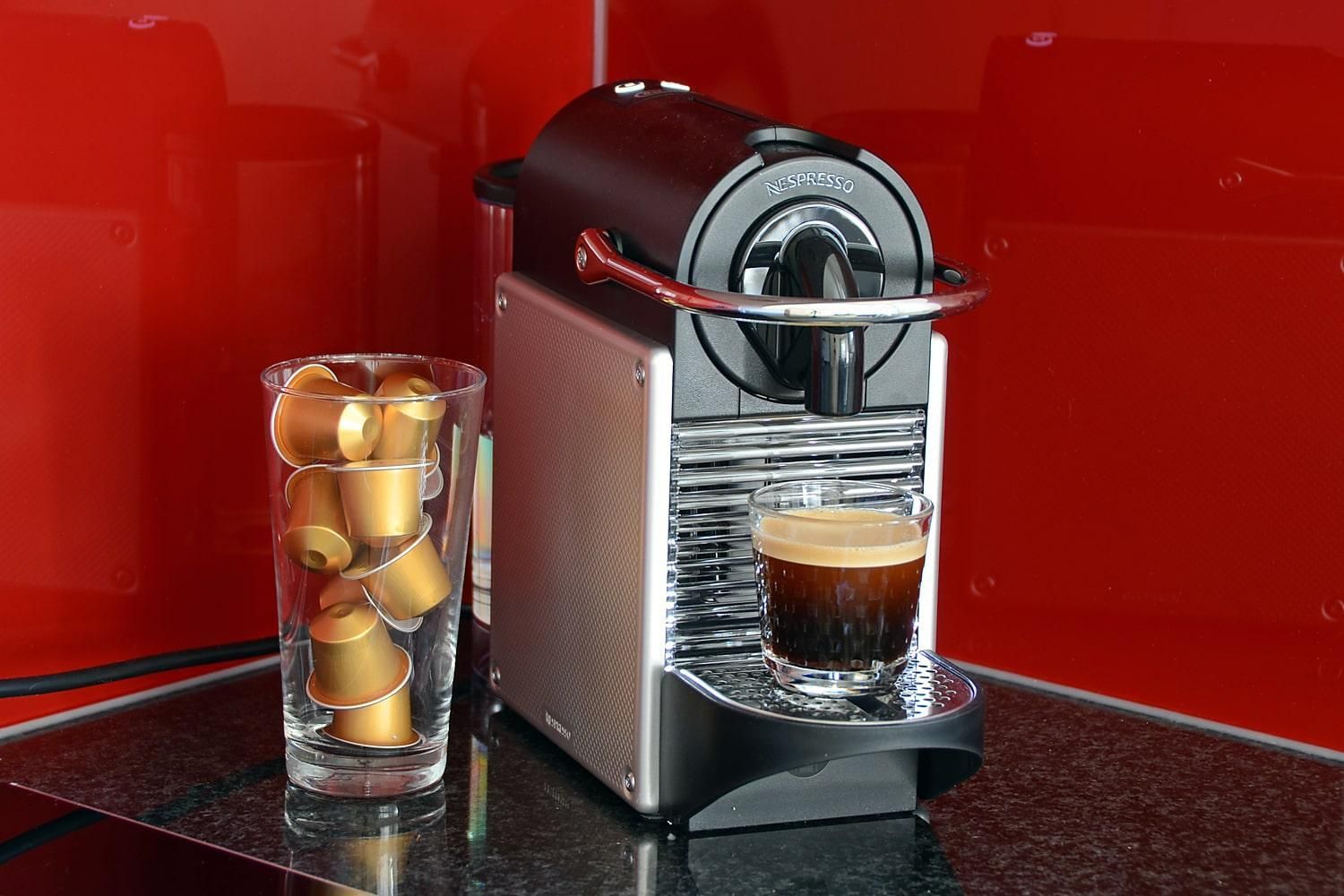 Küche: Nespresso Kaffeemaschine - Ferienwohnung Studio 25 - Haus Green - Davos Platz